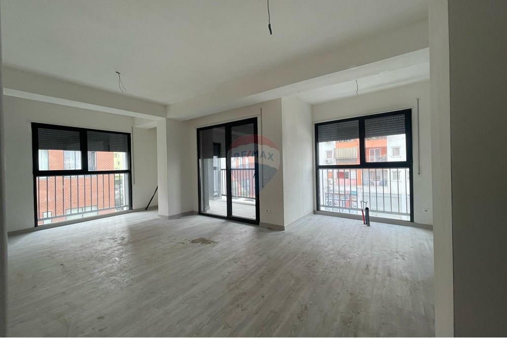 Apartamento en venta 3+1+2 en bulevardi i ri!!