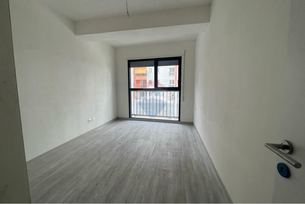 Apartamento en venta 3+1+2 en bulevardi i ri!!
