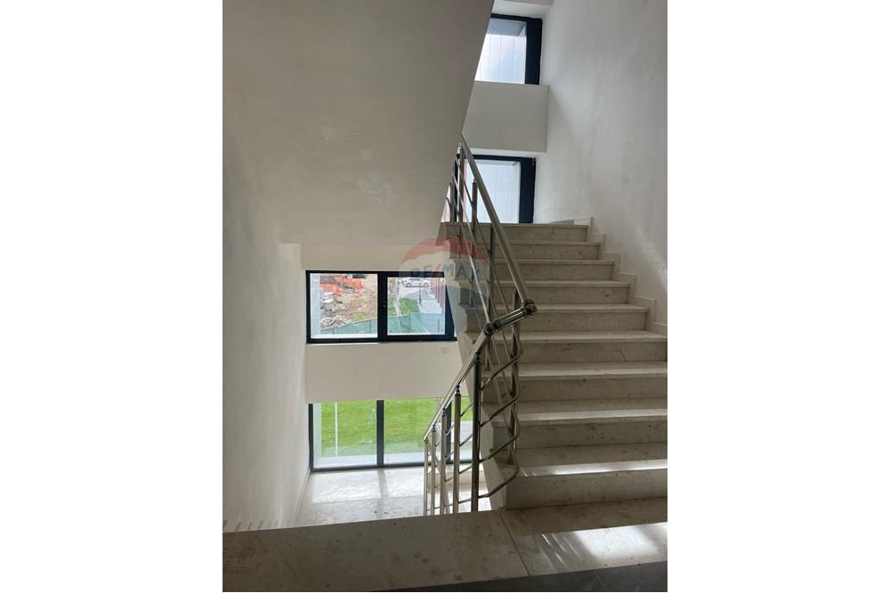 Apartamento en venta 3+1+2 en bulevardi i ri!!