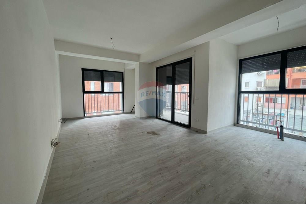 Apartamento en venta 3+1+2 en bulevardi i ri!!