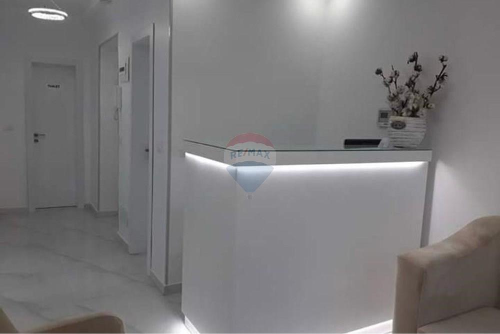 Farmacia 10, Tirana