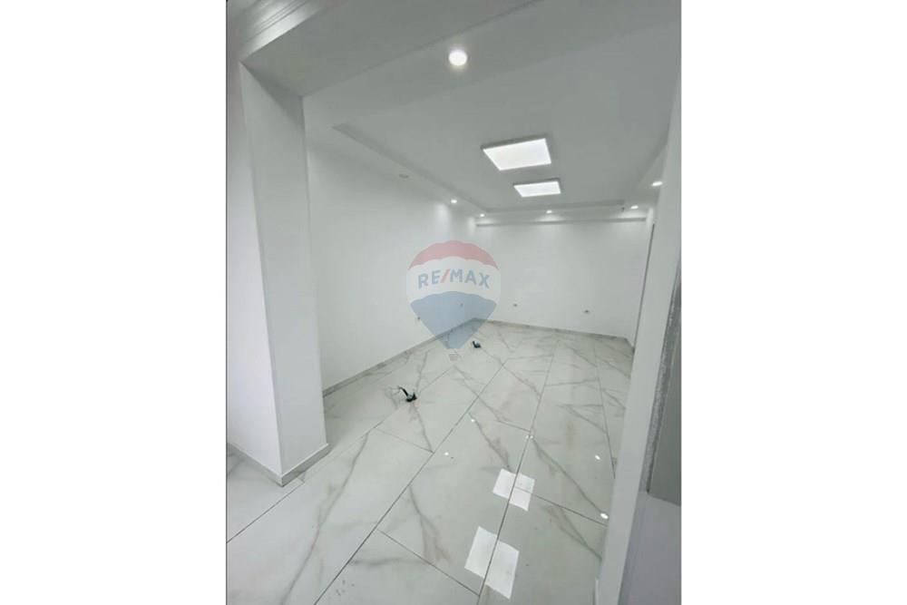 Farmacia 10, Tirana