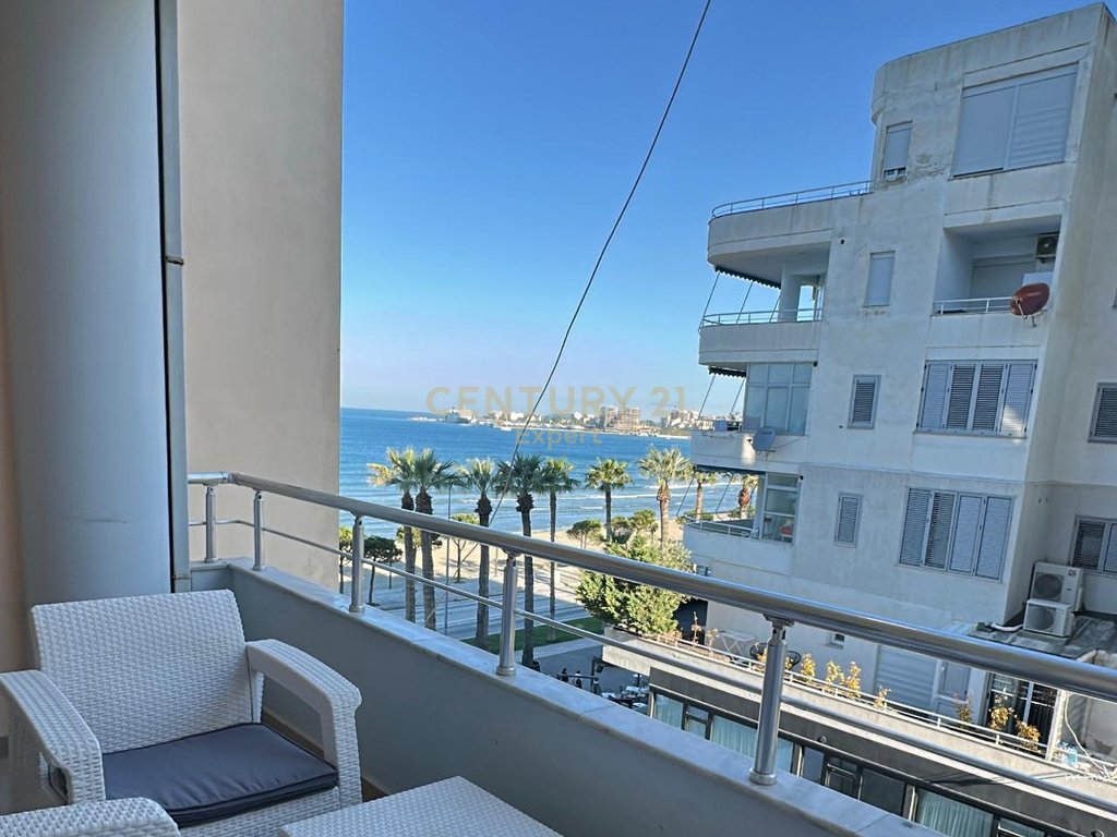 Apartamento 1+1 com estacionamento para alugar em lungomare