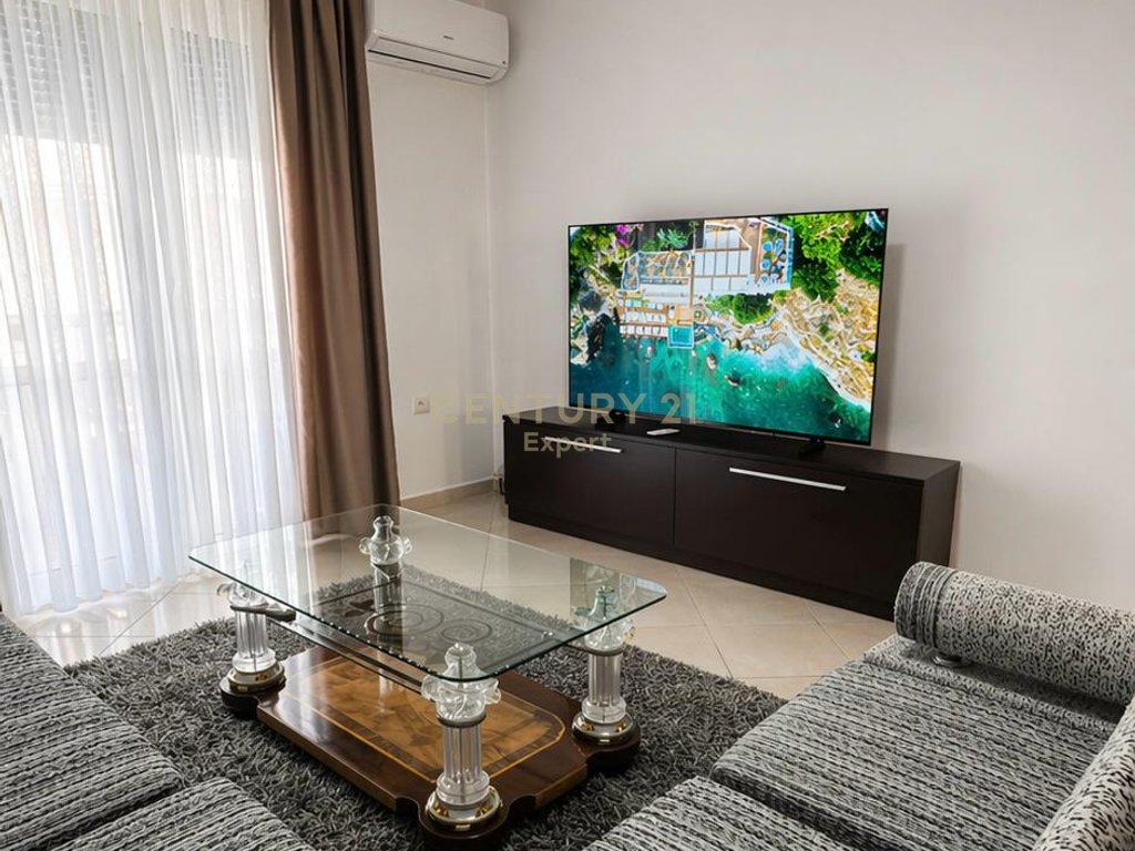 Apartamento 1+1 com estacionamento para alugar em lungomare