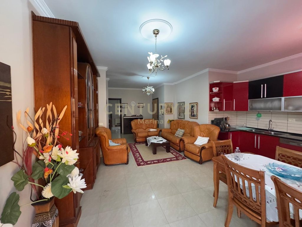 Apartamento 1+1 com estacionamento para alugar em lungomare