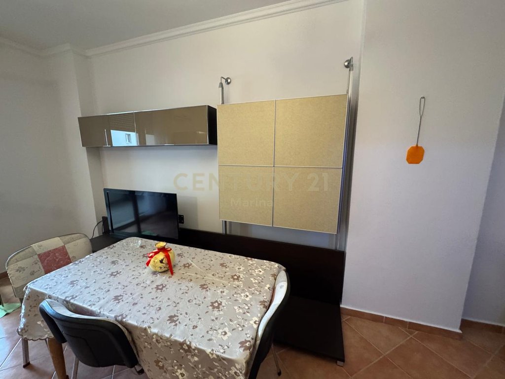 Apartamento 1+1 com estacionamento para alugar em lungomare