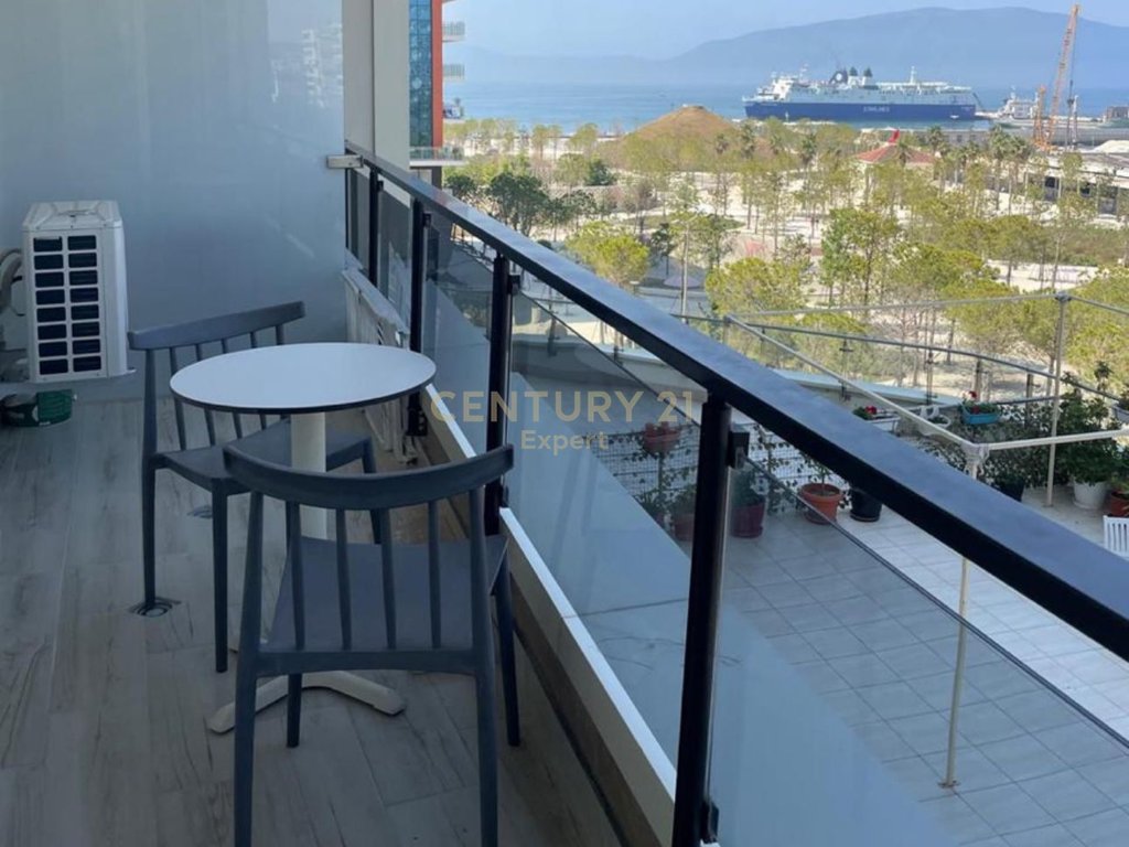 Apartamento 1+1 com estacionamento para alugar em lungomare