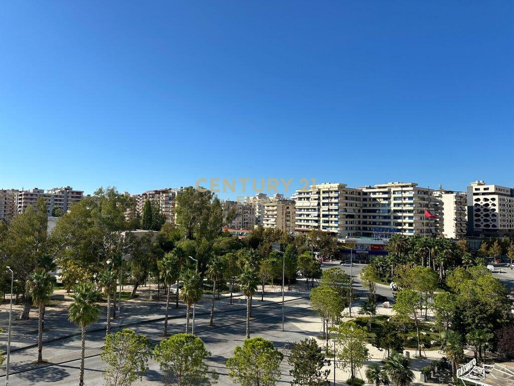Apartamento 1+1 com estacionamento para alugar em lungomare