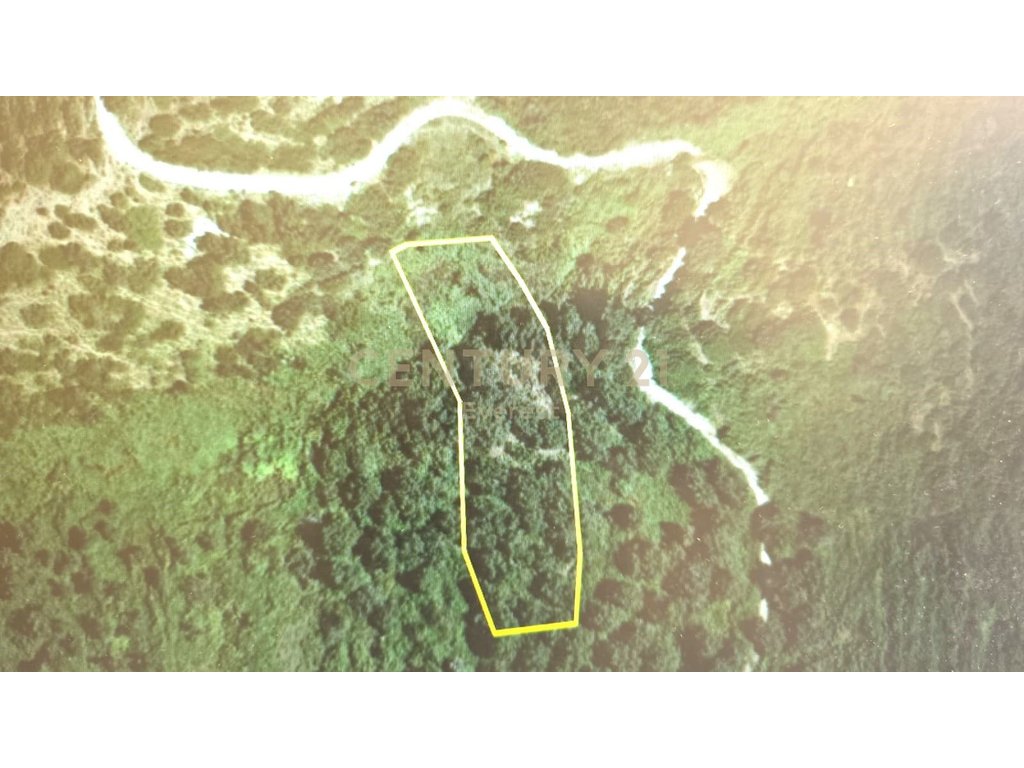 Terreno di 3710 m² a qeparo
