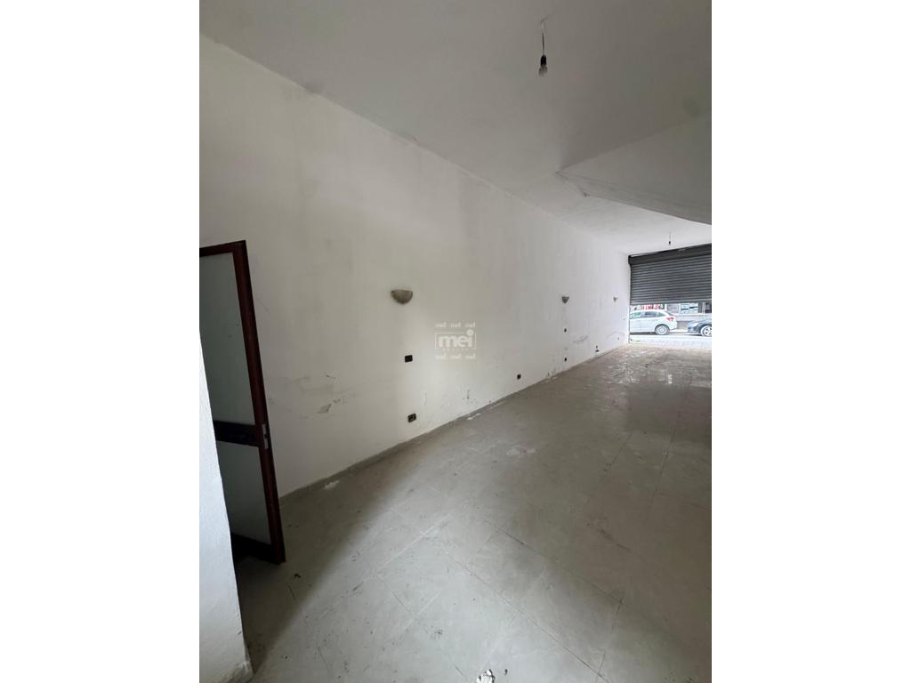 Commerce ambient vendu à hekurudha!