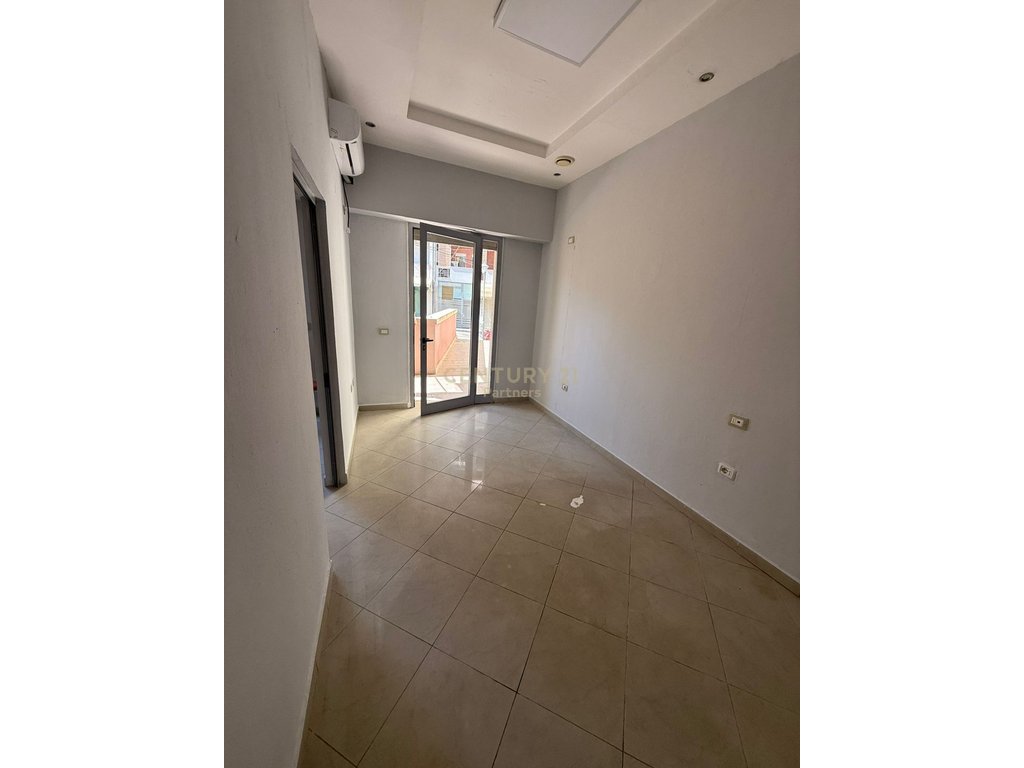Gewerbefläche 1+1 zur miete in der nähe der fortuzi-straße, Tirana - (2)