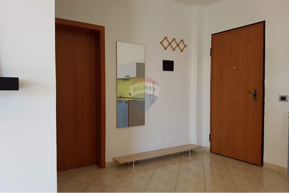 Shitet apartament 1+1+ garazhd ne vijen e pare prane pistes te iliria ne plazhin e durresit. (5)
