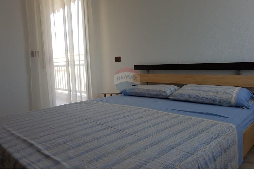 Shitet apartament 1+1+ garazhd ne vijen e pare prane pistes te iliria ne plazhin e durresit. (6)