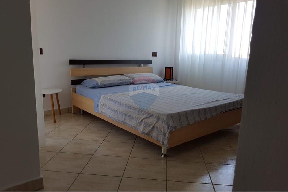 Shitet apartament 1+1+ garazhd ne vijen e pare prane pistes te iliria ne plazhin e durresit. (7)