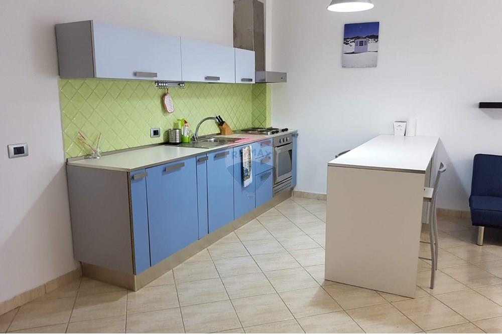 Shitet apartament 1+1+ garazhd ne vijen e pare prane pistes te iliria ne plazhin e durresit. (8)