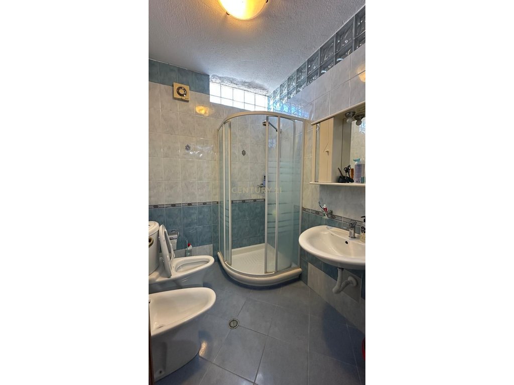 Zum verkauf, 2+1+2 wohnung, barrikadave straße