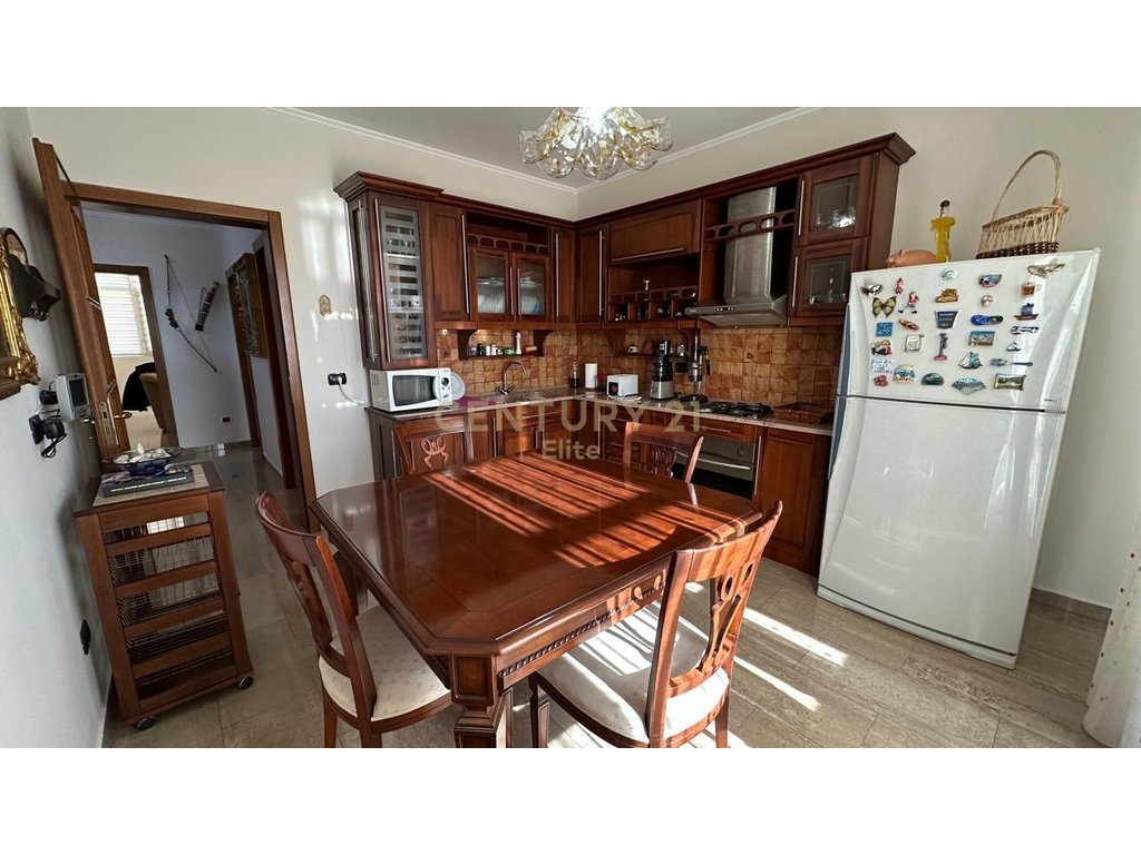 Zum verkauf, 2+1+2 wohnung, barrikadave straße