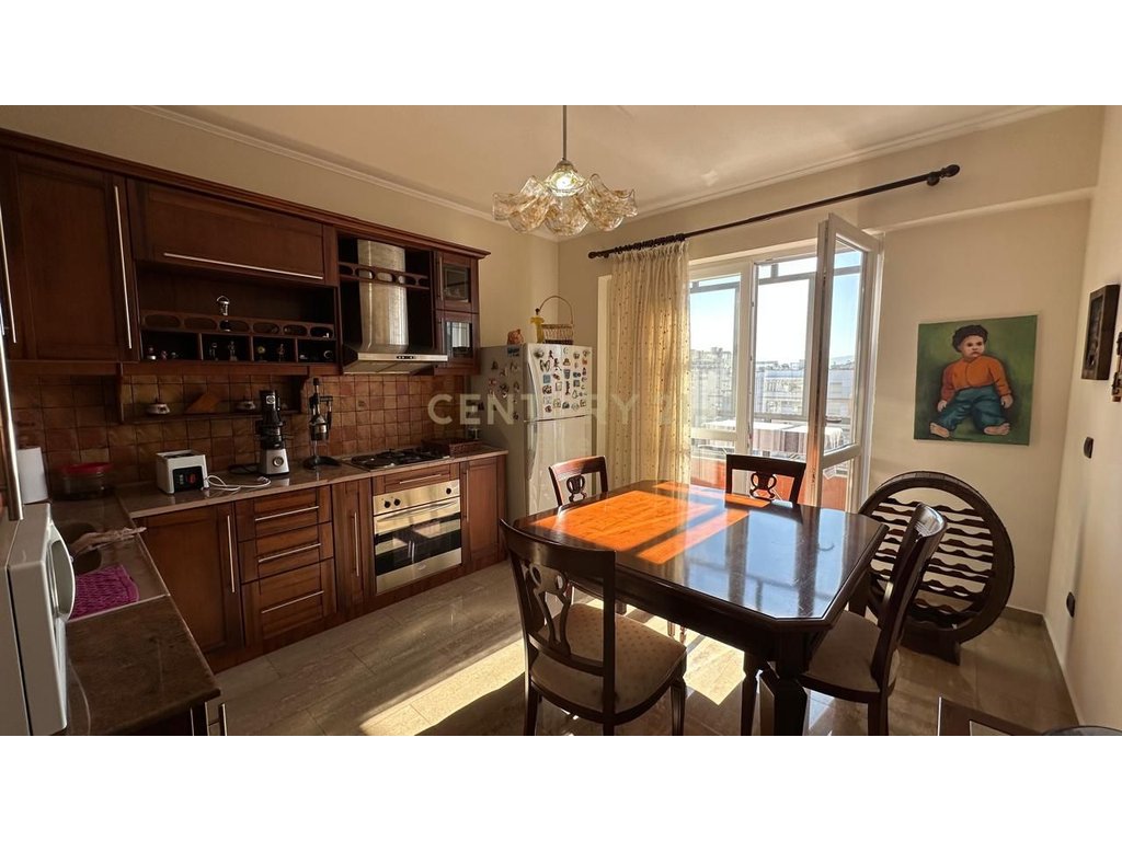Zum verkauf, 2+1+2 wohnung, barrikadave straße