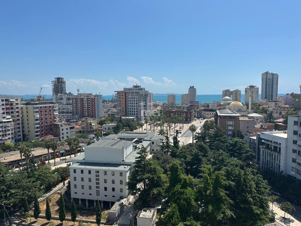 Jepet me qira apartament 2+1 ne qender te durresit !