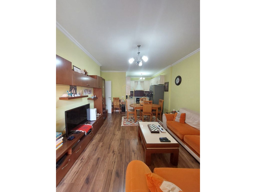 Apartamento 1+1 en venta, convertido en 2+1 en kinostudio