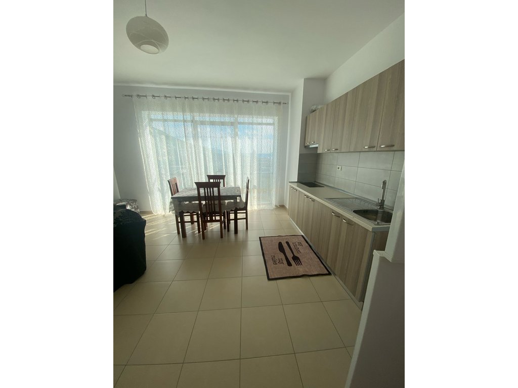 Se alquila apartamento 1+1 en "Uje Te Ftohte" con vista al mar!!!