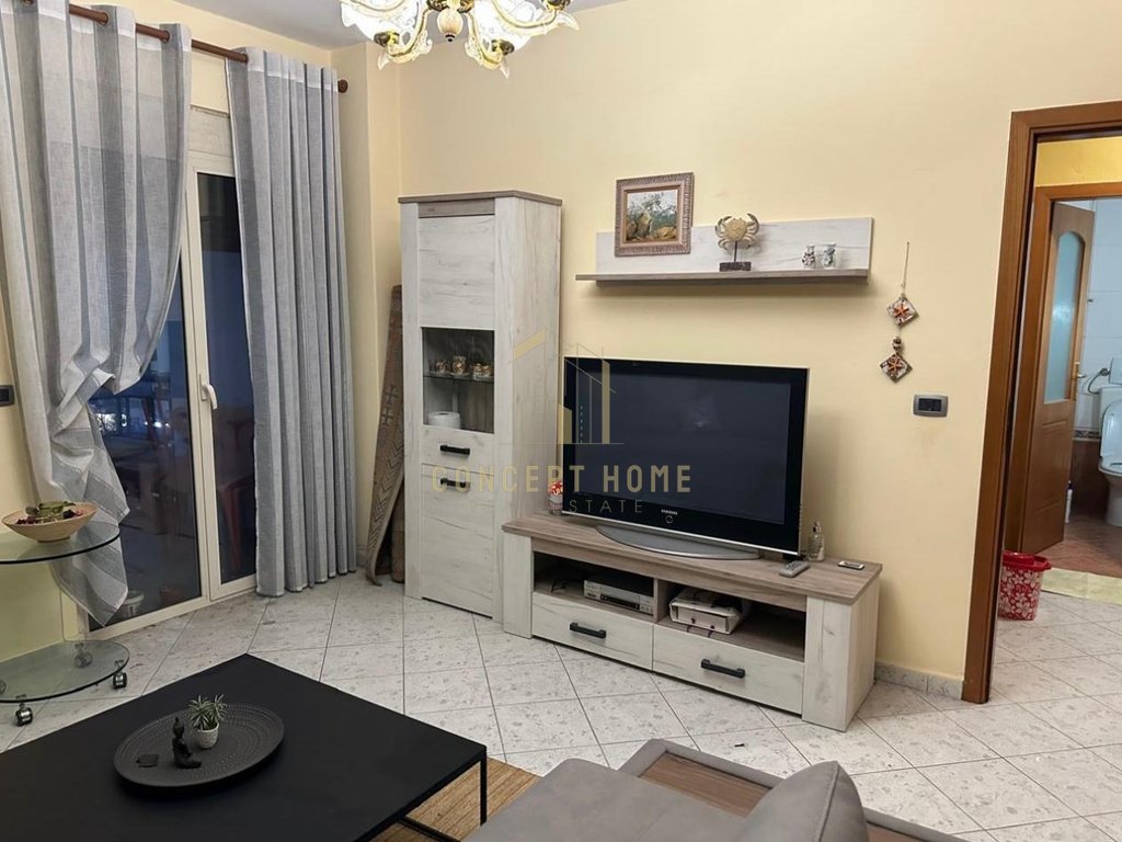 Shitet apartament 1+1 ne durres