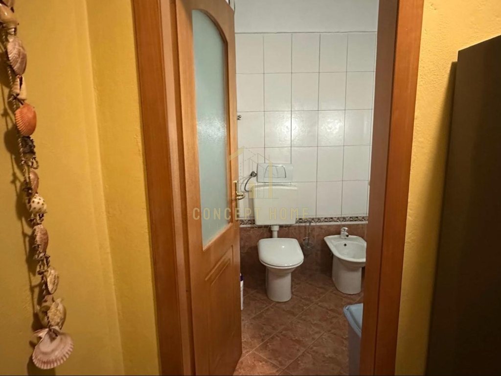 Shitet apartament 1+1 ne durres
