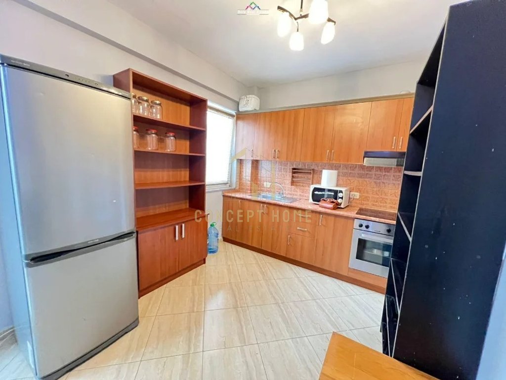 Shitet apartament 1+1 ne durres