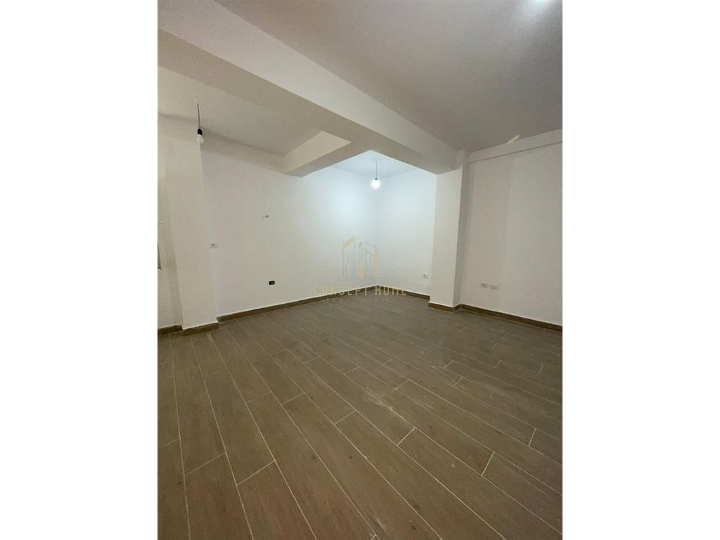 Spazio commerciale in affitto ad Astir