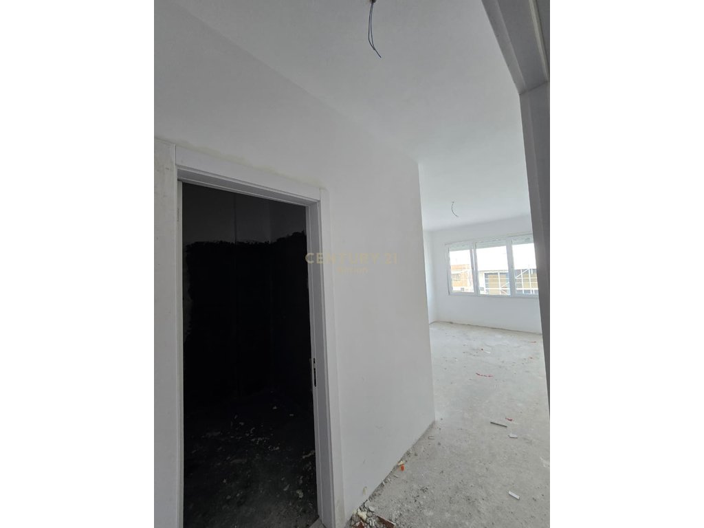 Apartamento à venda 2+1 "Rruga 7 Marsi" kamez!