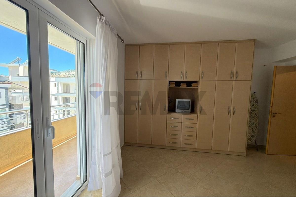 Apartamento 2+1 en venta con vista panorámica al mar, calle mitat hoxha, Sarandë (4)