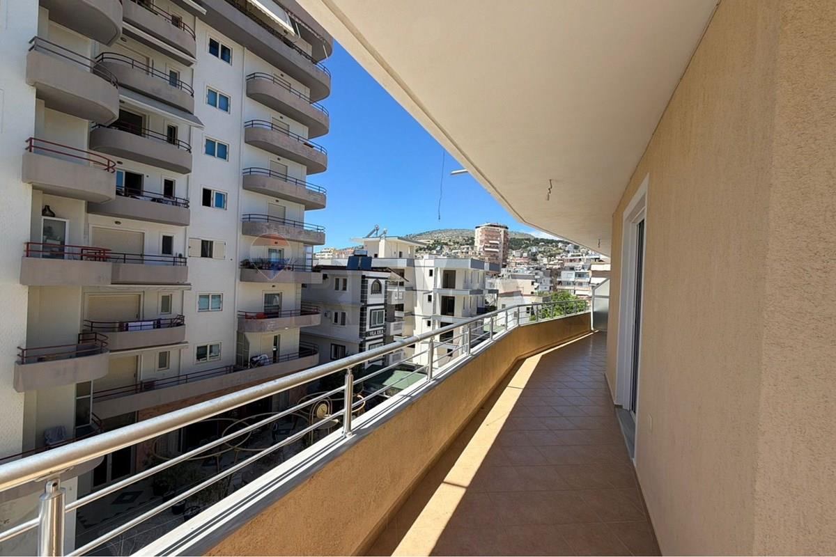 Apartamento 2+1 en venta con vista panorámica al mar, calle mitat hoxha, Sarandë (8)