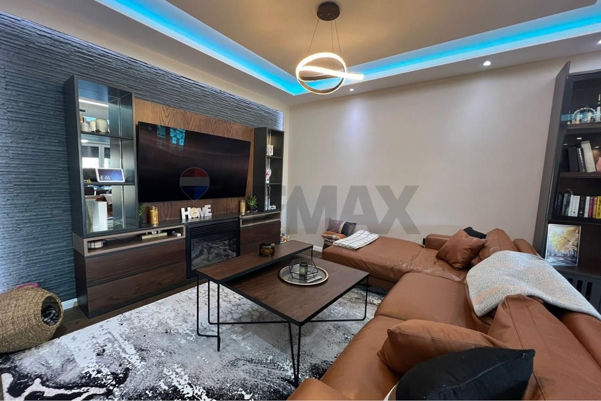 Penthouse duplex in vendita a kodra e diellit 2, una delle zone residenziali più preferite, caratterizzata da tranquillità, aria fresca e una vista fantastica. (2)