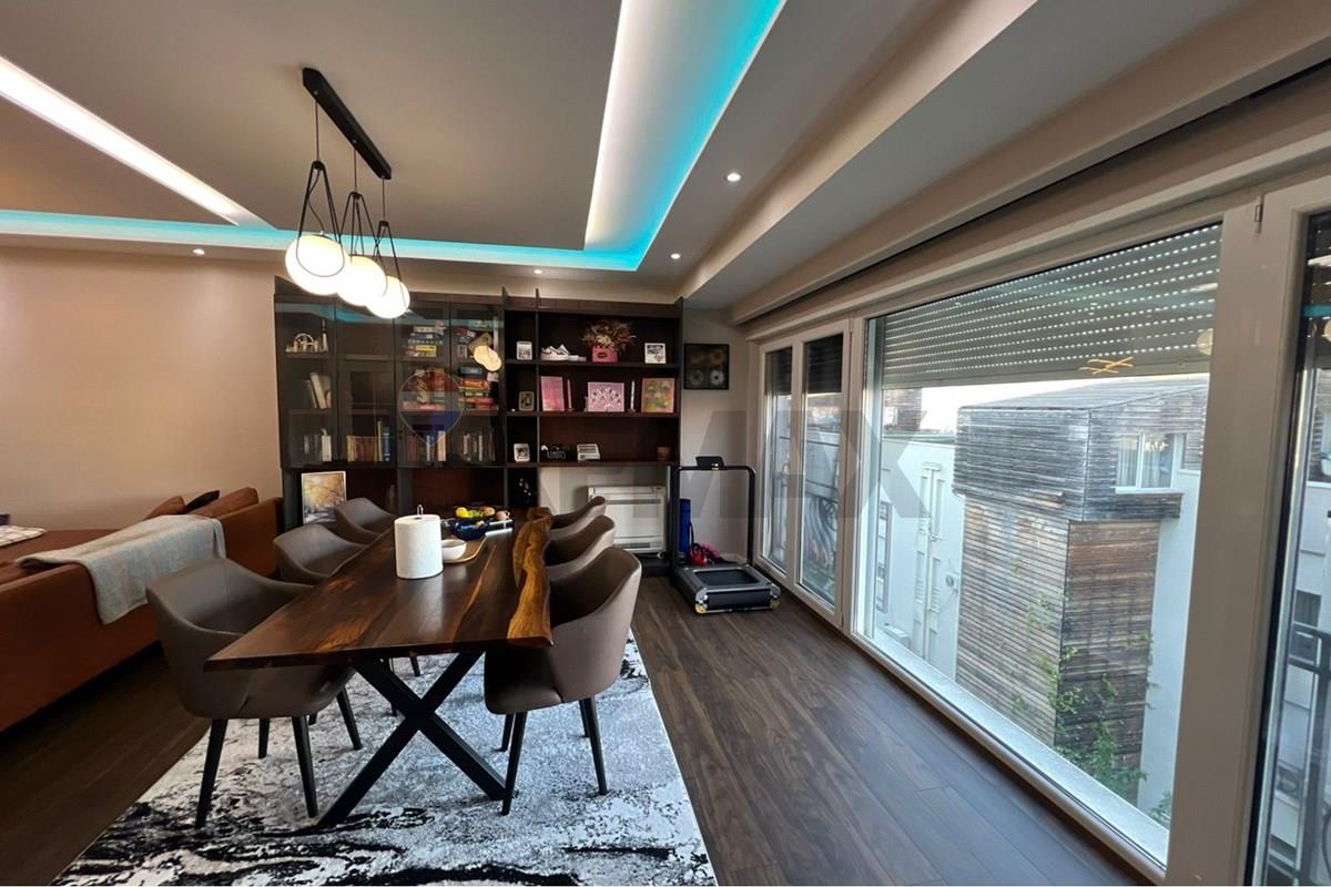 Penthouse duplex in vendita a kodra e diellit 2, una delle zone residenziali più preferite, caratterizzata da tranquillità, aria fresca e una vista fantastica. (3)