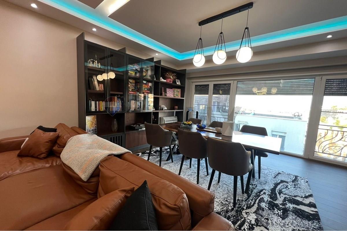 Penthouse duplex in vendita a kodra e diellit 2, una delle zone residenziali più preferite, caratterizzata da tranquillità, aria fresca e una vista fantastica. (4)