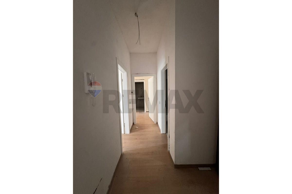 Apartamento 2+1+2 en venta en la residencia porta Tirana e re