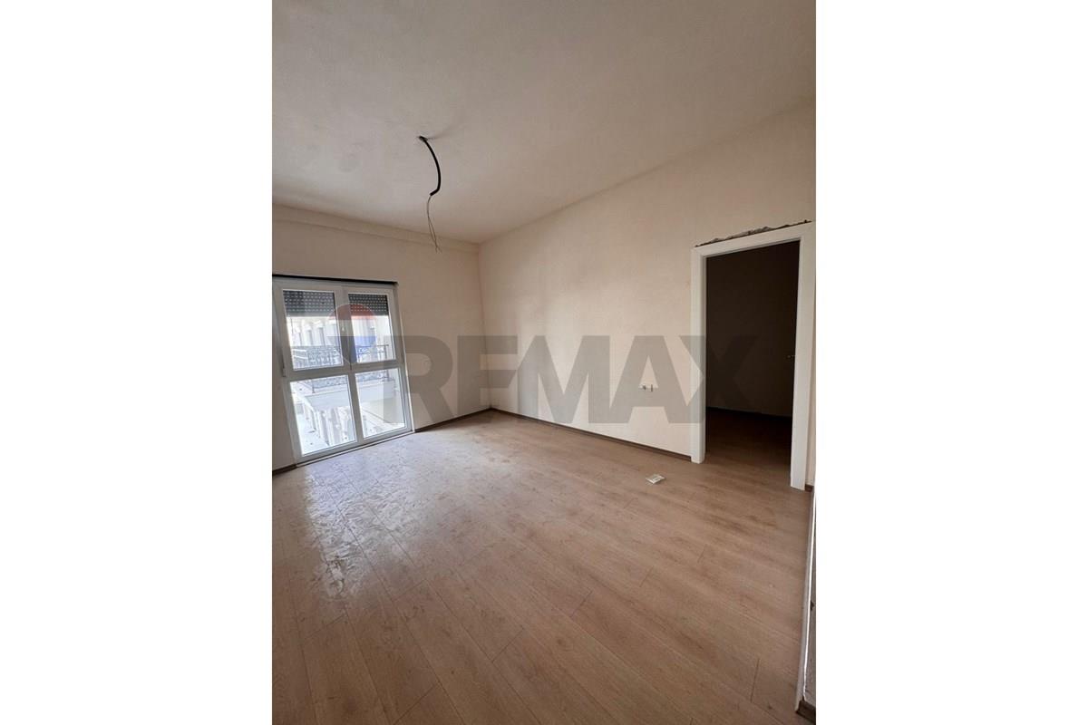 Apartamento 2+1+2 en venta en la residencia porta Tirana e re
