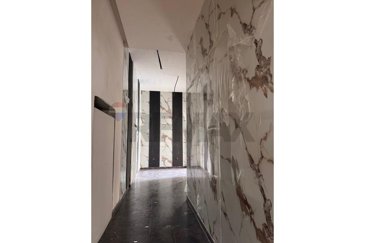 Apartamento 2+1+2 en venta en la residencia porta Tirana e re
