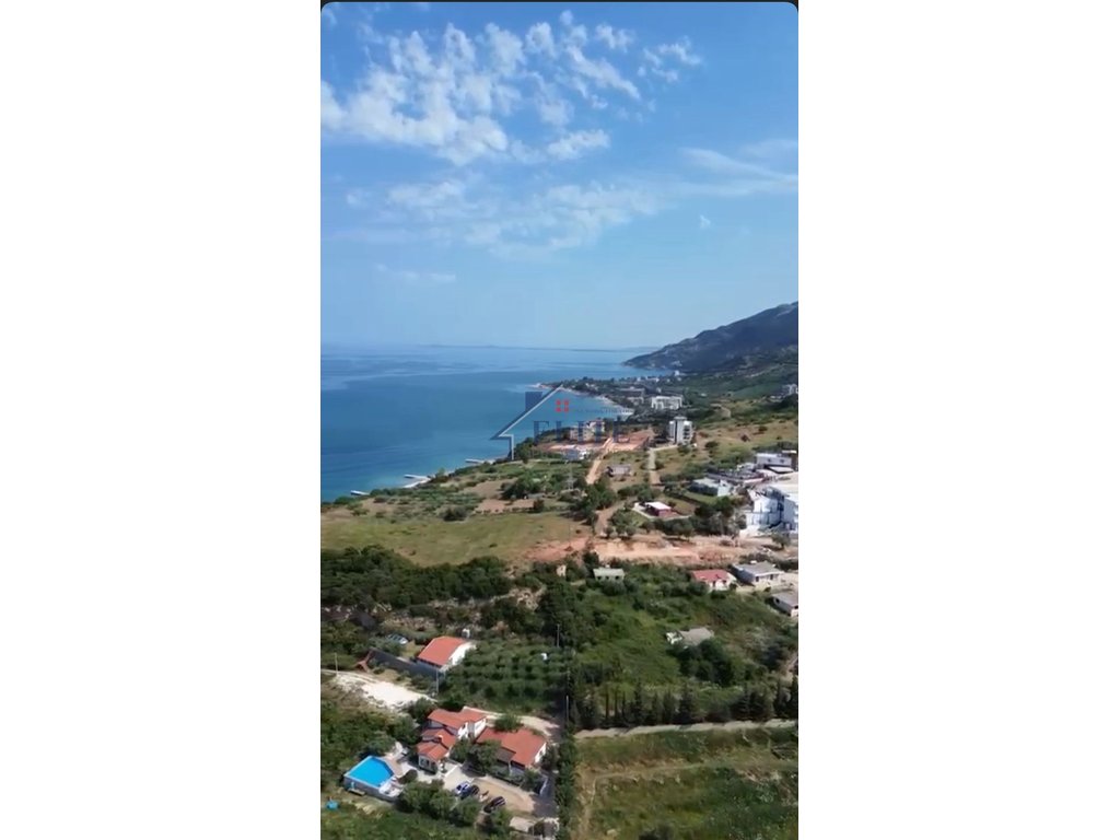 Radhimë, terreno + casa de una planta en venta