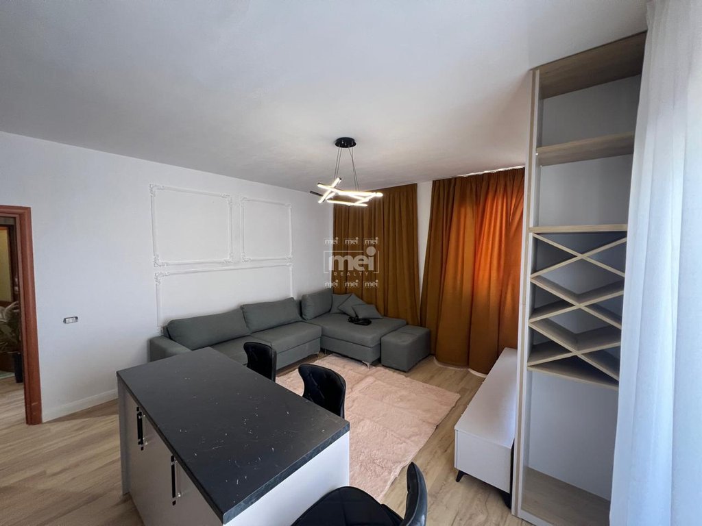 Shitet apartament 2+1 ne plazh,hekurudha!