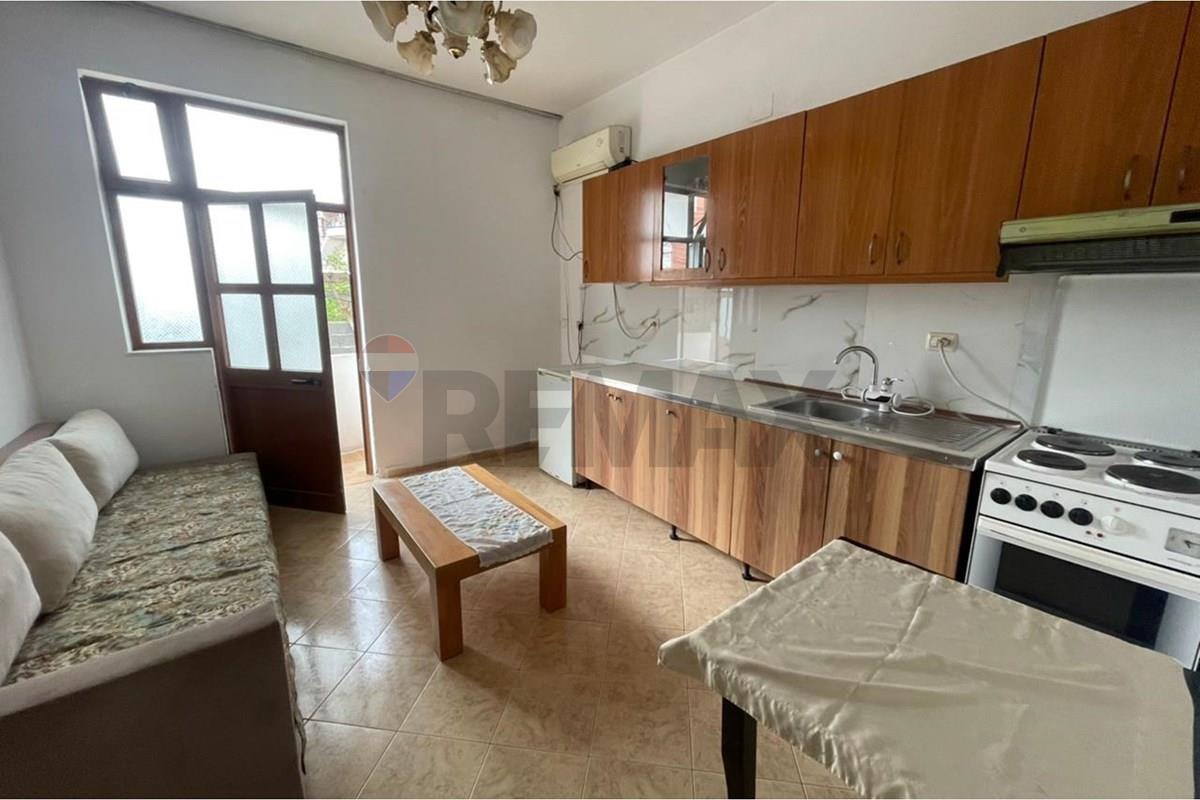 Jepet me qira shtëpi private kati 1
