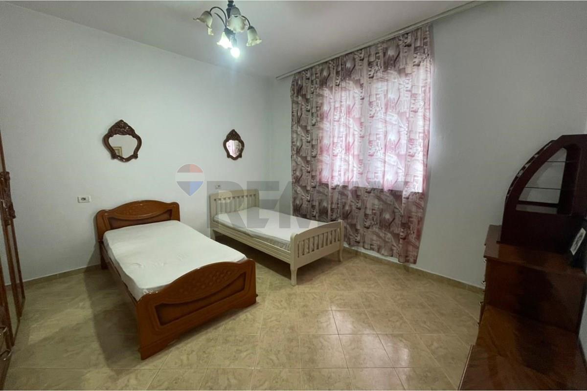 Jepet me qira shtëpi private kati 1
