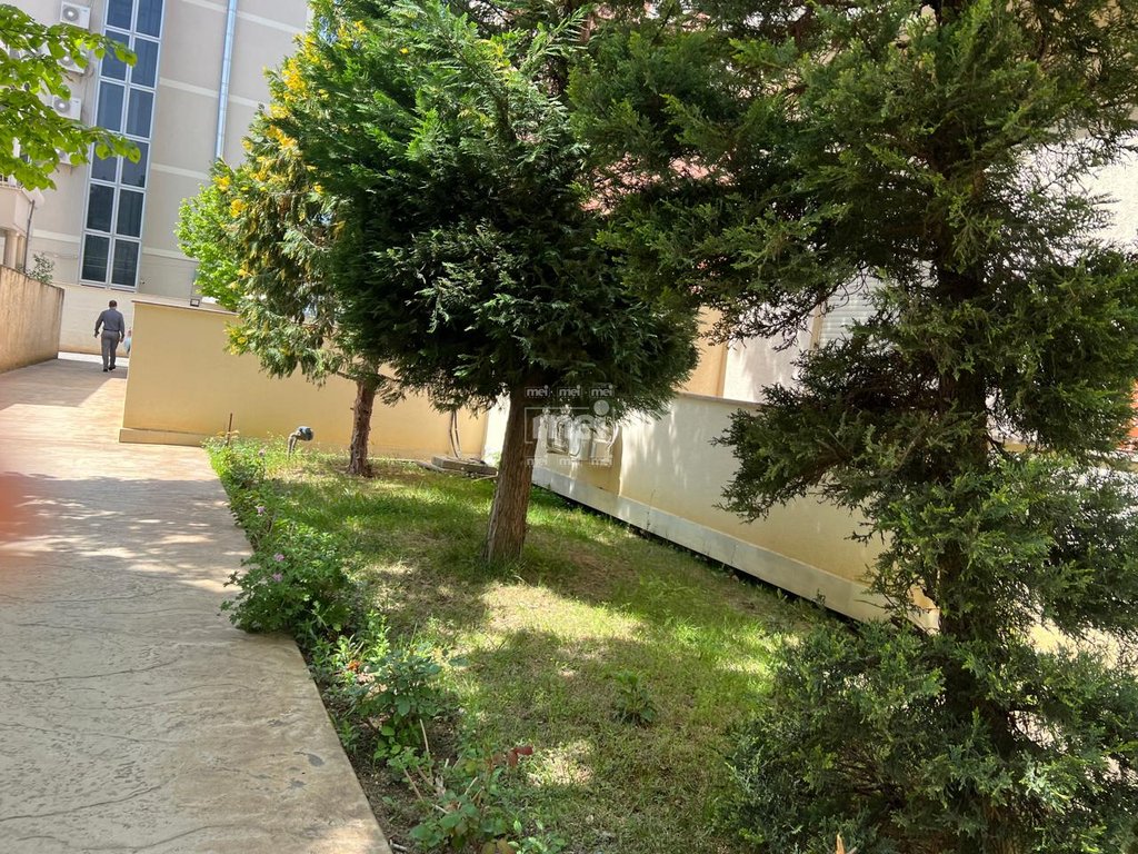 Jepet me qira apartament 1+1 ne golem ne distanc 50metra nga deti !