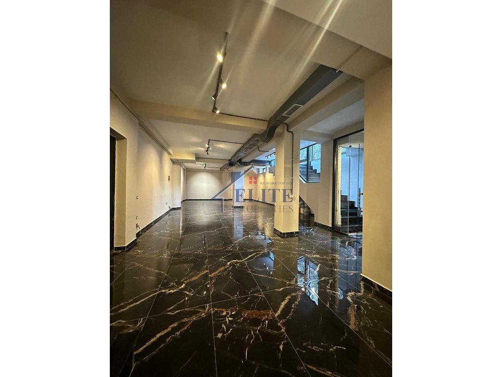 21 dhjetori, locale commerciale in vendita