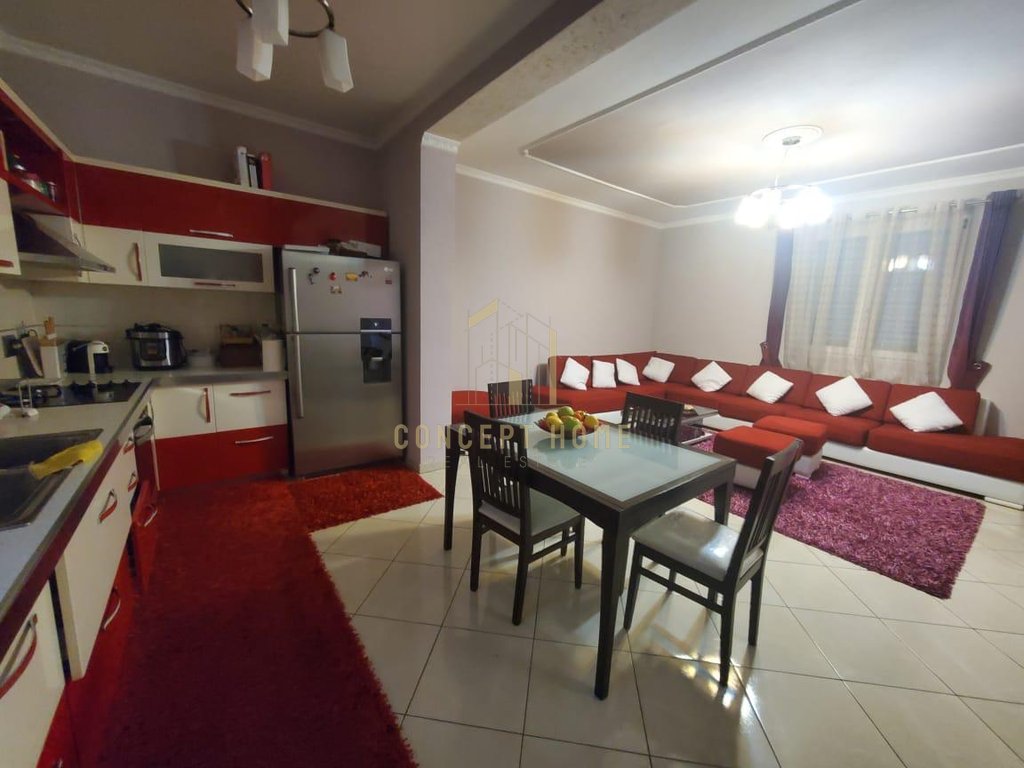 Villa en venta, villa de 2 plantas en Sauk