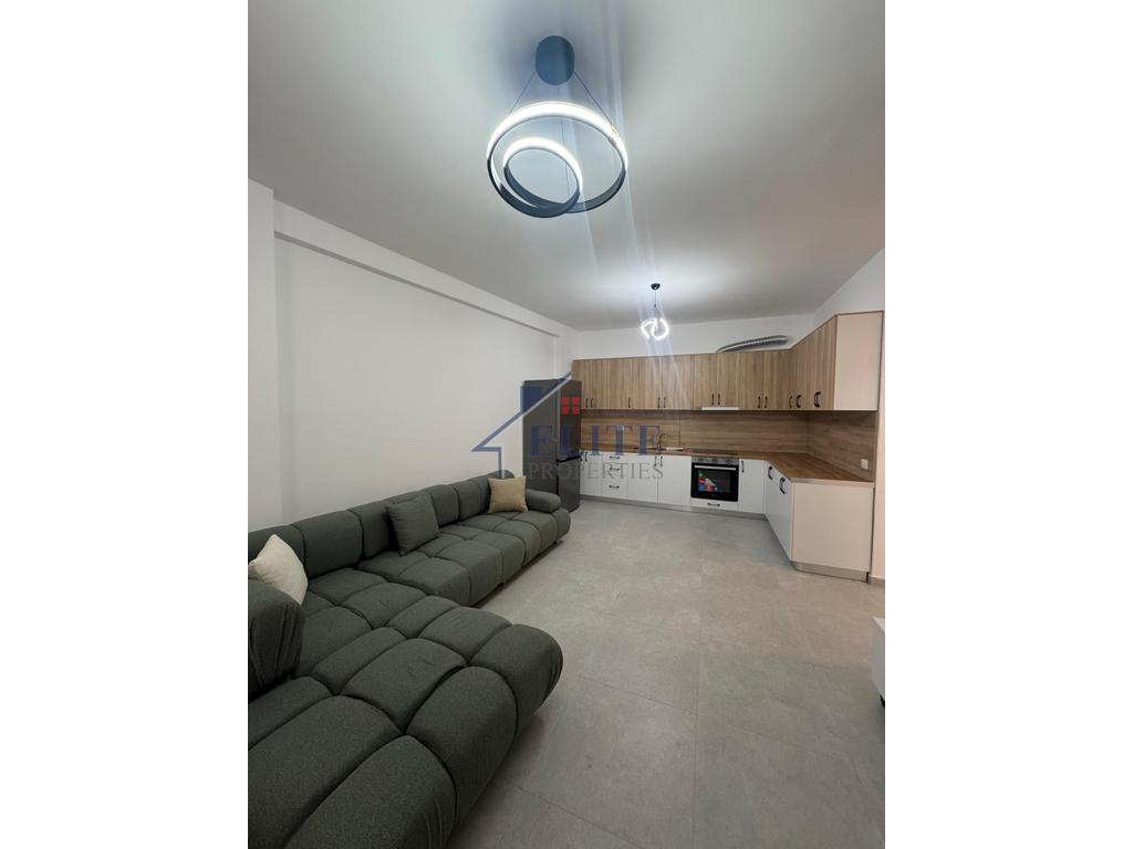 Rruga 5 maji, appartement 2+1 à louer