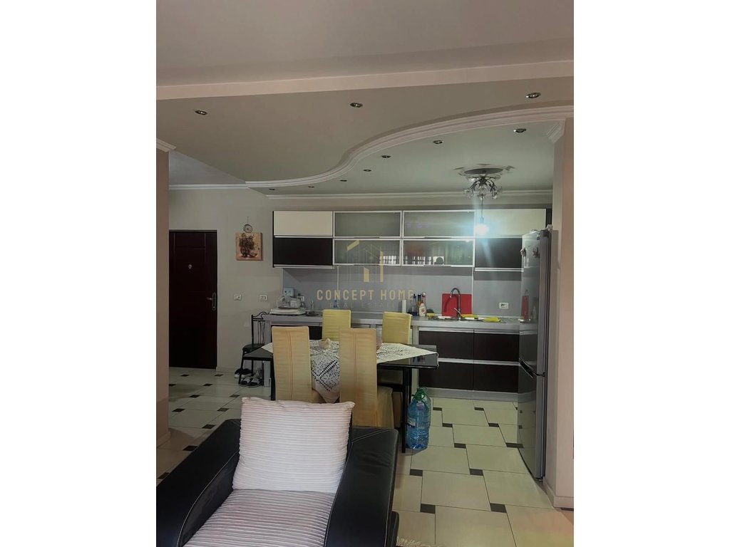 Jepet me qira apartament 3+1+2 ne Astir/ 500 euro