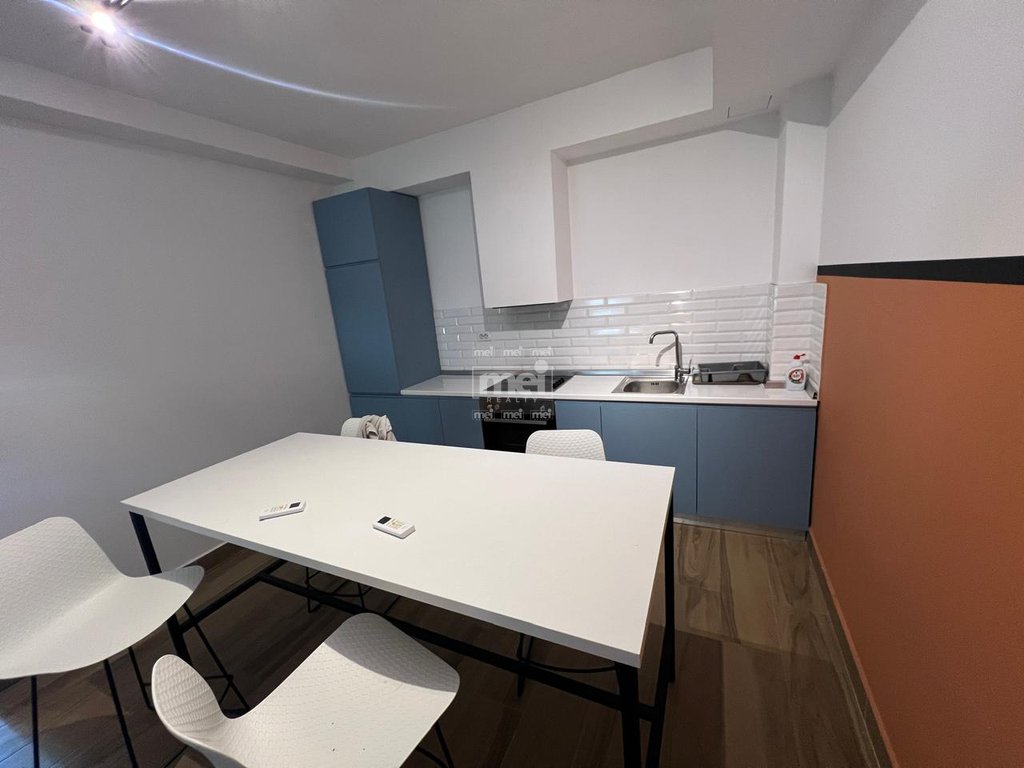 Shiten 3 estúdios e 2 apartamentos 1+1 na praia!