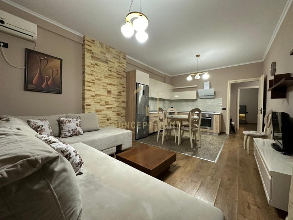 Shitet apartament 2+1 ne Astir