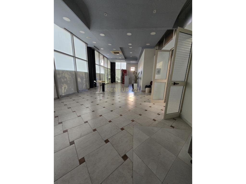 Espacio comercial en venta en Durrës, cerca de la calle mujo ulqinaku (1200 euro/m²)!